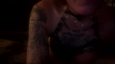 Snapshot of betsybradcock chatting on October 8, 12:40 am Betsy online show from October 8, 12:40 am