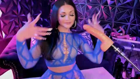 NatashaxoBangs online show from December 19, 6:09 am