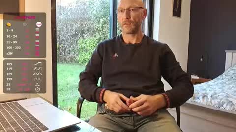 My name is David and if you like public exhibitions you wont be disappointed with me LoL - My favorite vibes is 44  online show from November 28, 9:05 am