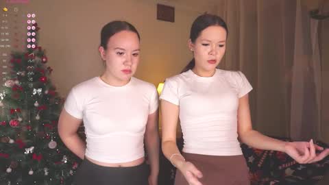 Lisa and Alice online show from December 3, 3:24 pm