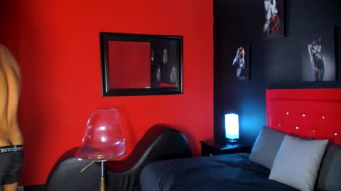 Tylerr online show from October 11, 11:52 pm