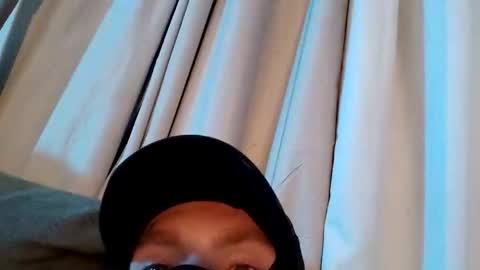 bigaussiedumdick online show from November 28, 3:52 pm