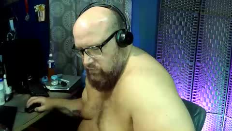 BigBear4Cuddles online show from April 28, 1:47 am
