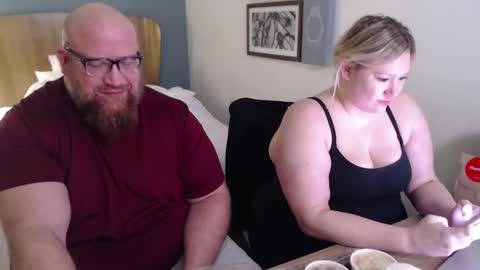 BigBear4Cuddles online show from February 15, 12:35 am