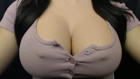 Snapshot of bigboobs_ivy chatting on October 22, 1:31 am Ivy online show from October 22, 1:31 am