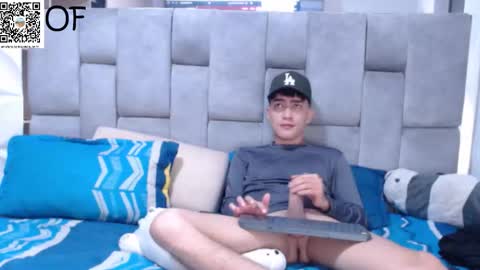 Snapshot of bigcock_couplexxx chatting on October 17, 4:16 am DAVID and JUAN online show from October 17, 4:16 am