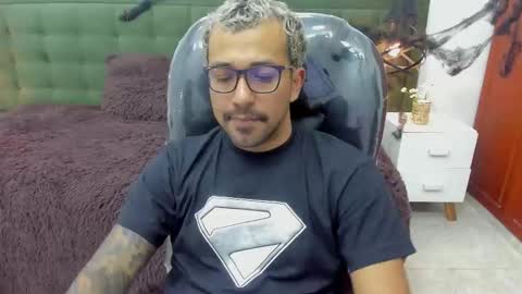 Snapshot of bigcock_hair chatting on October 22, 11:28 pm bigcock_hair online show from October 22, 11:28 pm