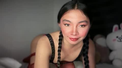 Yeng online show from February 4, 3:49 pm