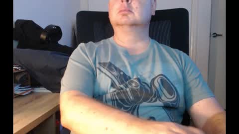 Snapshot of bighorn1981 chatting on December 16, 12:37 am bighorn1981 online show from December 16, 12:37 am