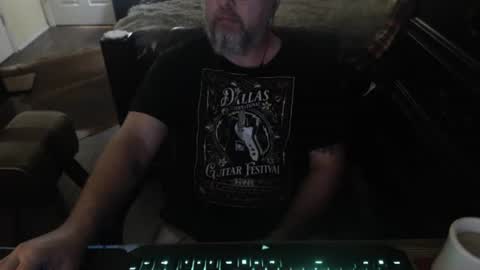 bighugmugg online show from May 8, 11:05 am