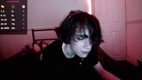 straything online show from June 28, 11:56 pm