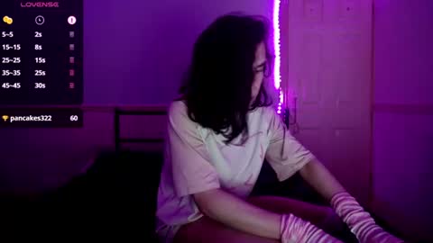straything online show from June 10, 12:43 am