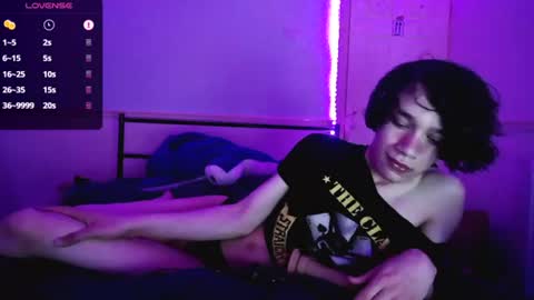 straything online show from July 1, 8:17 pm