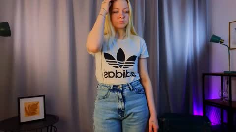 Alice online show from April 12, 3:49 pm