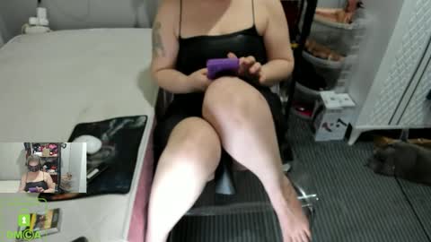 bisex woman online show from November 23, 11:03 pm