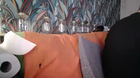 Snapshot of bizoukey15 chatting on October 15, 2:04 am bizoukey15 online show from October 15, 2:04 am