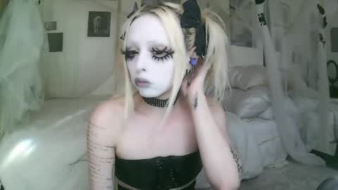 vampire fang  online show from February 24, 6:55 pm