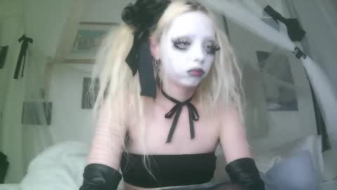 vampire fang  online show from October 3, 8:17 pm