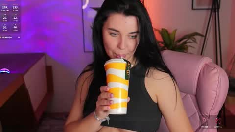 Snapshot of black___barbie chatting on October 18, 8:35 pm Black Barbie online show from October 18, 8:35 pm