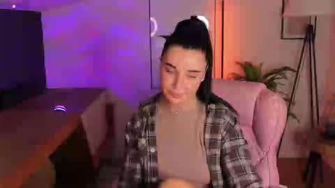 Snapshot of black___barbie chatting on October 16, 7:56 pm Black Barbie online show from October 16, 7:56 pm