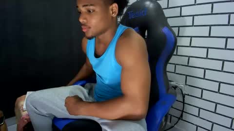 tu morenito online show from February 19, 2:11 am