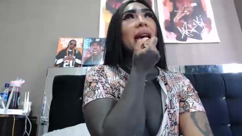 Snapshot of black_eyestattoo chatting on December 5, 12:06 pm karenth soto online show from December 5, 12:06 pm