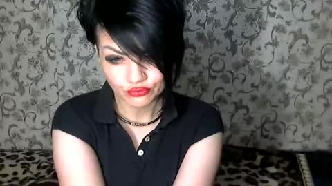 black_hot_01 online show from September 12, 11:18 pm