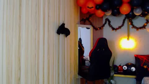 black_king_241 online show from October 22, 5:21 am