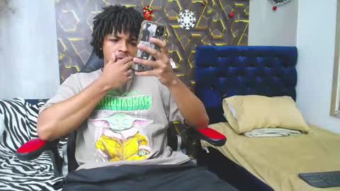 black_king_241 online show from December 4, 2:44 am