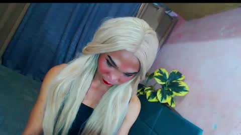blackbarbie_jamie online show from July 19, 11:46 am