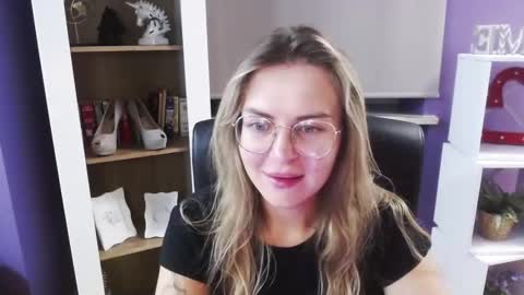 Z O E Y online show from September 30, 4:34 am