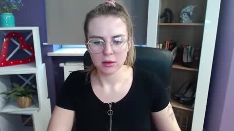 Z O E Y online show from February 21, 1:55 pm