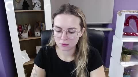 Z O E Y online show from October 21, 4:39 am