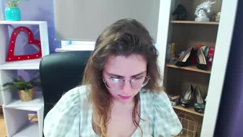 Z O E Y online show from March 11, 11:44 am