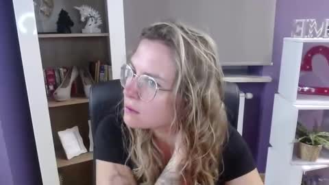 Z O E Y online show from September 22, 4:27 am