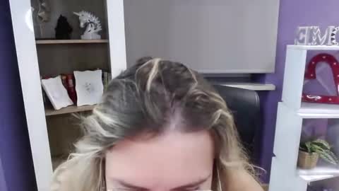 Z O E Y online show from September 29, 4:22 am