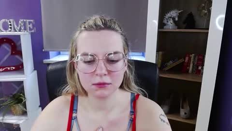 Z O E Y online show from March 3, 7:26 am