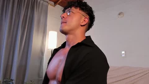 Blake Levi  Independent Model online show from December 21, 8:54 pm