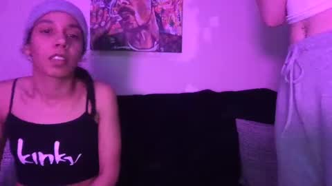 2girls1blunt online show from January 30, 6:24 am