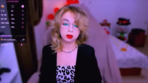 Nicole online show from December 2, 9:40 am