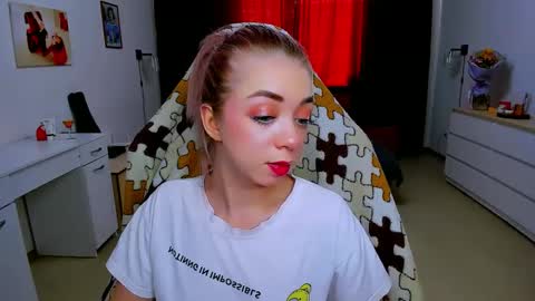 Snapshot of blinkofeyess chatting on February 8, 9:56 am Nicole online show from February 8, 9:56 am