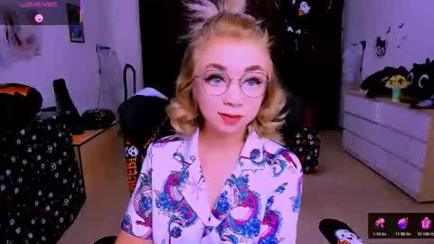 Nicole online show from October 28, 9:21 am