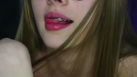  LiLy online show from December 5, 4:49 pm