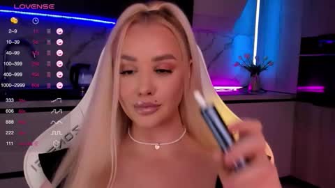 Snapshot of blond_diamond chatting on October 25, 8:13 am Lana online show from October 25, 8:13 am