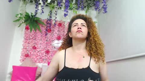 blonde_squirt_ online show from December 15, 11:56 pm