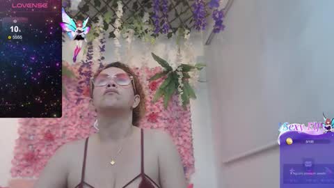 blonde_squirt_ online show from January 6, 8:02 pm