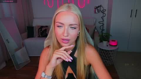 Nessa online show from June 25, 2:33 pm