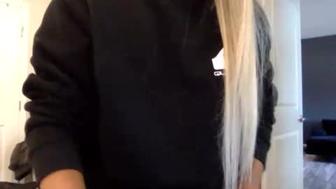 Snapshot of blondebunnyx1 chatting on January 16, 7:20 pm Blondebunnyx1 online show from January 16, 7:20 pm