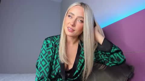 Anna online show from October 25, 2:39 pm