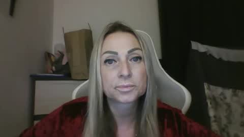 Snapshot of blondkitti chatting on October 23, 5:47 pm Iren online show from October 23, 5:47 pm